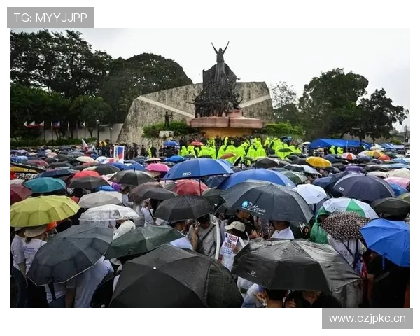 瓦伦西亚球迷抗议持续加剧:对俱乐部管理层形成舆论压力,俱乐部治理面临考验 瓦伦西亚球迷抗议持续加剧:对俱乐部管理层形成舆论压力,俱乐部治理面临考验