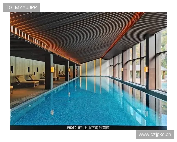 李小鹏家里度假别墅曝光，普通人想都不敢想的泳池和健身房一起有？